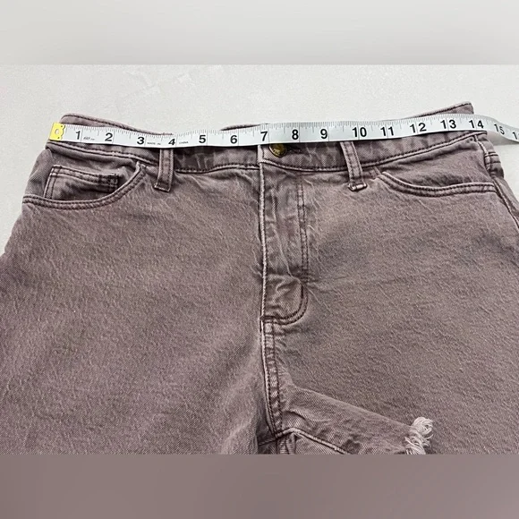 Universal Thread Women’s Distressed Frayed Vintage Midi Denim Mauve Shorts - Picture 9 of 16